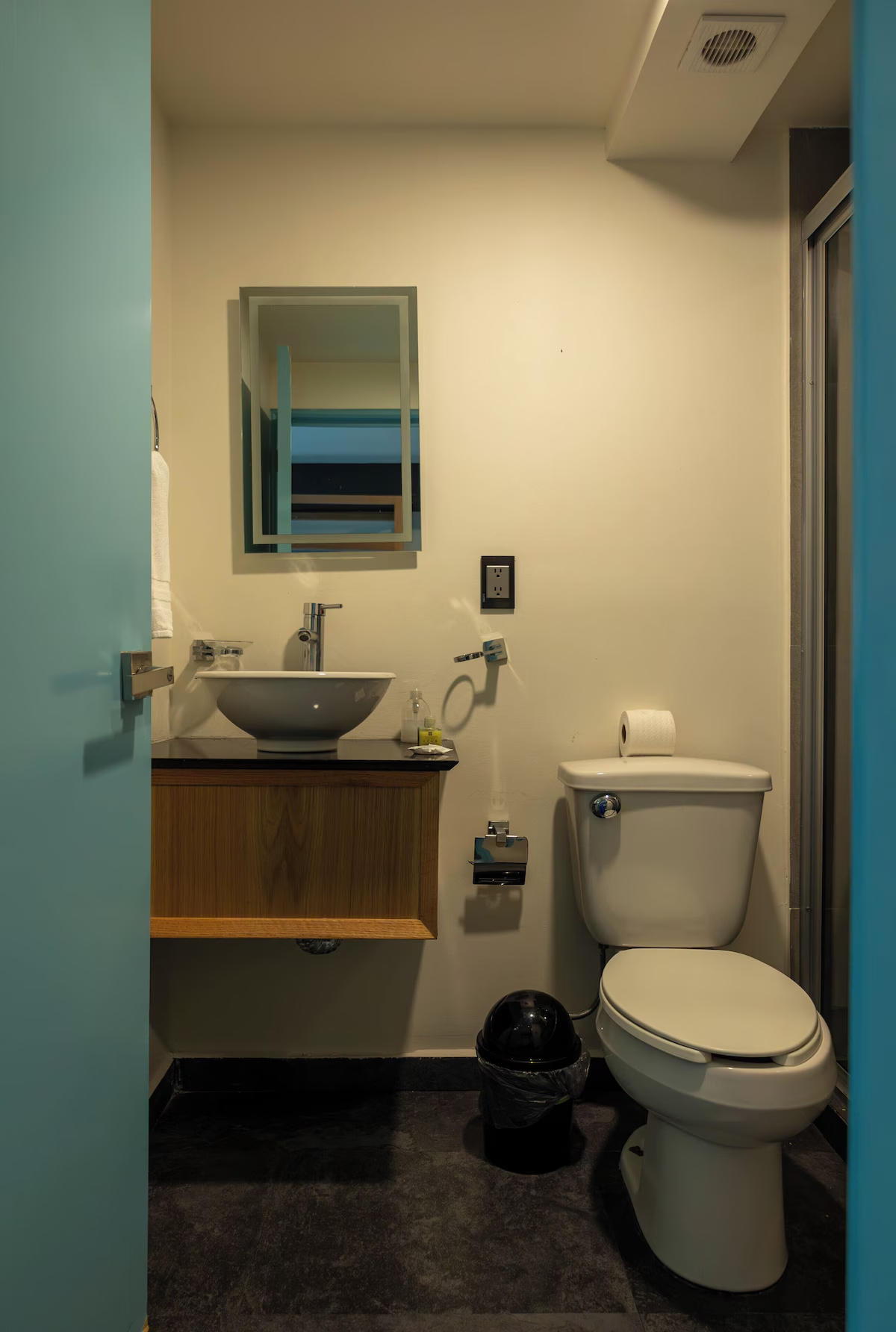 Segundo baño de Casa Romita con tina de lujo